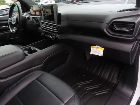 Certified 2024 Chevrolet Silverado EV W/T AWD/4WD image 37