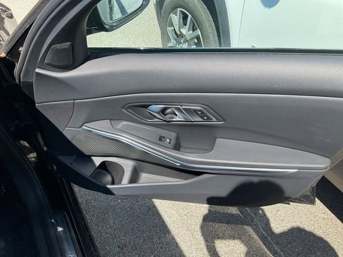 Used 2023 BMW 330e image 27