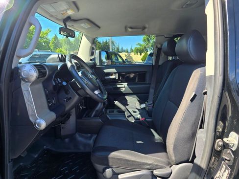 Used 2007 Toyota FJ Cruiser 4WD image 3