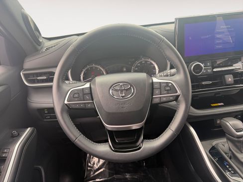 Certified 2024 Toyota Highlander XSE AWD/4WD image 12