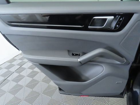 Used 2020 Porsche Cayenne image 27