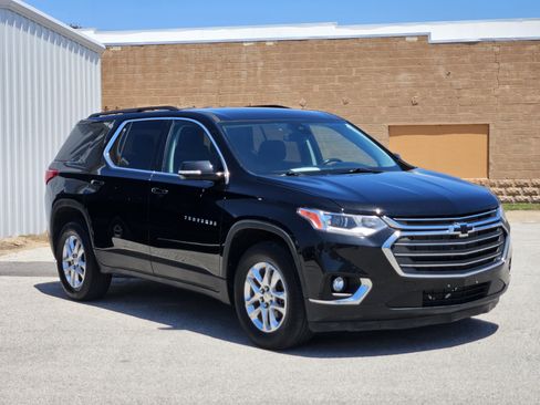 Used 2020 Chevrolet Traverse LT FWD image 3