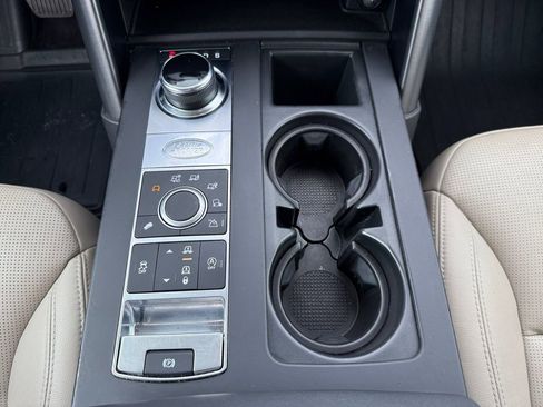 Used 2020 Land Rover Discovery Landmark image 15