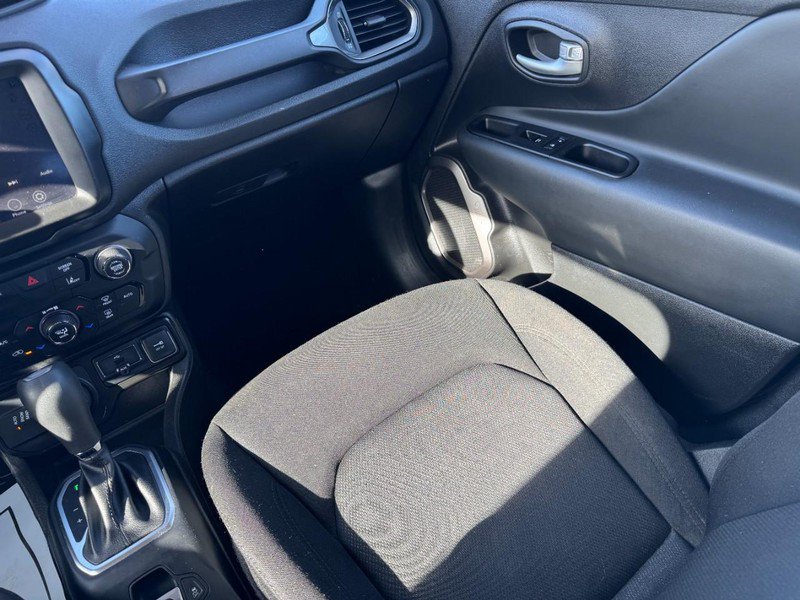 Used 2023 Jeep Renegade Latitude AWD/4WD image 15