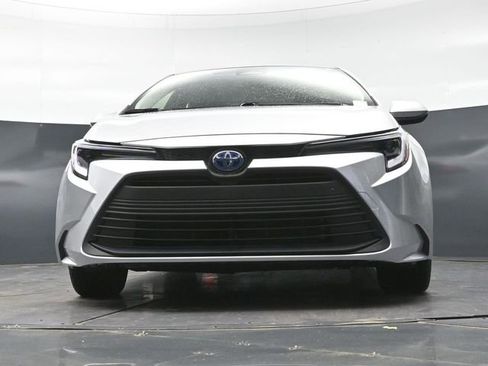 Used 2025 Toyota Corolla LE FWD image 30