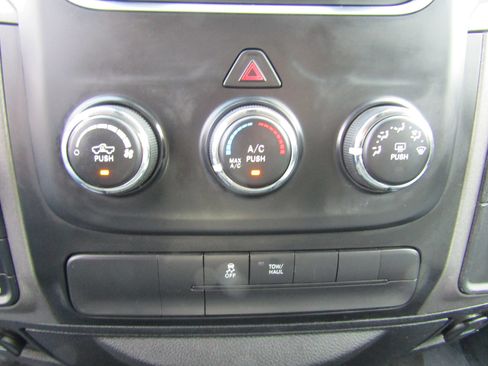 Used 2017 RAM 1500 Express AWD/4WD image 29