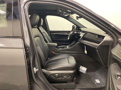 New 2026 Jeep Grand Cherokee Limited w/ Limited Altitude Package AWD/4WD image 26