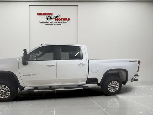Used 2024 Chevrolet Silverado 2500 LT AWD/4WD image 4