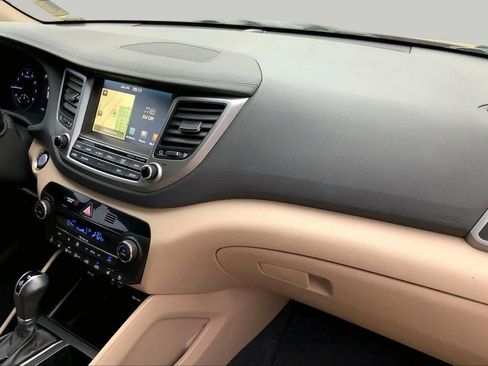 Used 2016 Hyundai Tucson Limited w/ Option Group 03 FWD image 18