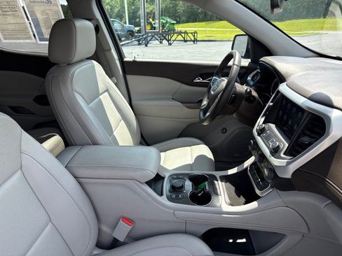 Used 2023 GMC Acadia SLT w/ Preferred Package FWD image 12
