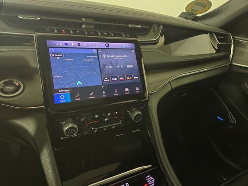 Certified 2023 Jeep Grand Cherokee Overland image 24