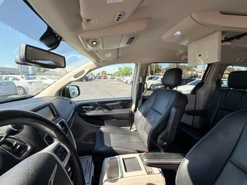 Used 2014 Chrysler Town & Country Touring-L w/ Driver Convenience Group FWD image 30