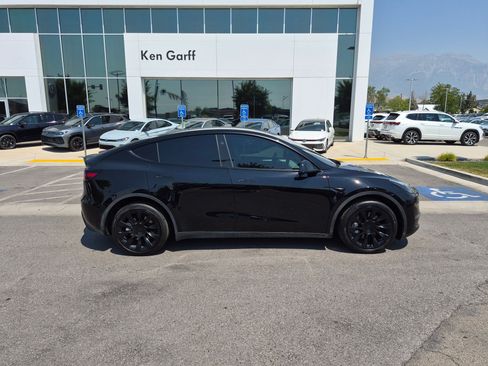 Used 2024 Tesla Model Y Long Range AWD/4WD image 2