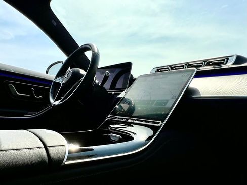 Certified 2022 Mercedes-Benz S 500 4MATIC image 23