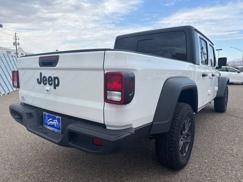 Used 2025 Jeep Gladiator Sport AWD/4WD image 5