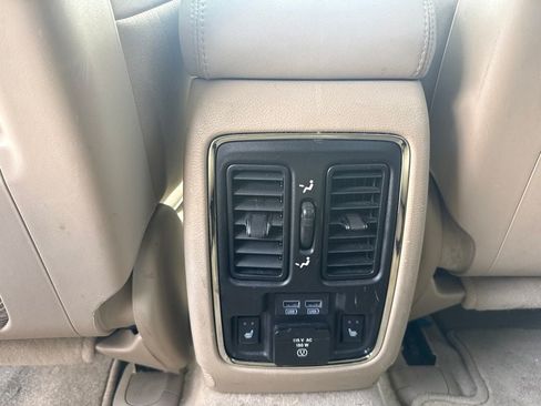 Used 2018 Jeep Grand Cherokee Overland AWD/4WD image 17