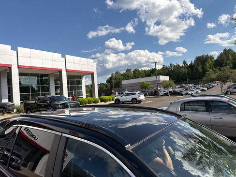 Used 2022 Toyota RAV4 XLE w/ Convenience Package FWD image 3