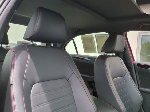 Used 2017 Volkswagen Jetta GLI FWD image 33