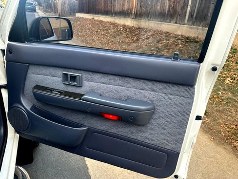 Used 1999 Toyota Tacoma 4x4 Xtracab V6 image 34