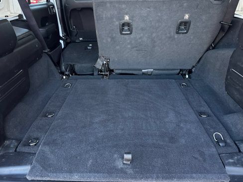 Used 2025 Jeep Wrangler Unlimited Rubicon AWD/4WD image 18