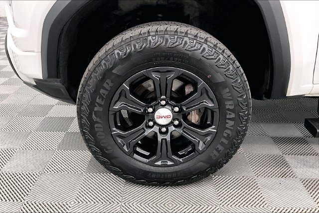 Used 2024 GMC Canyon Elevation w/ Convenience Package AWD/4WD image 10
