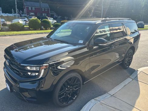 New 2026 Ford Expedition Platinum w/ Stealth Performance Package AWD/4WD image 7