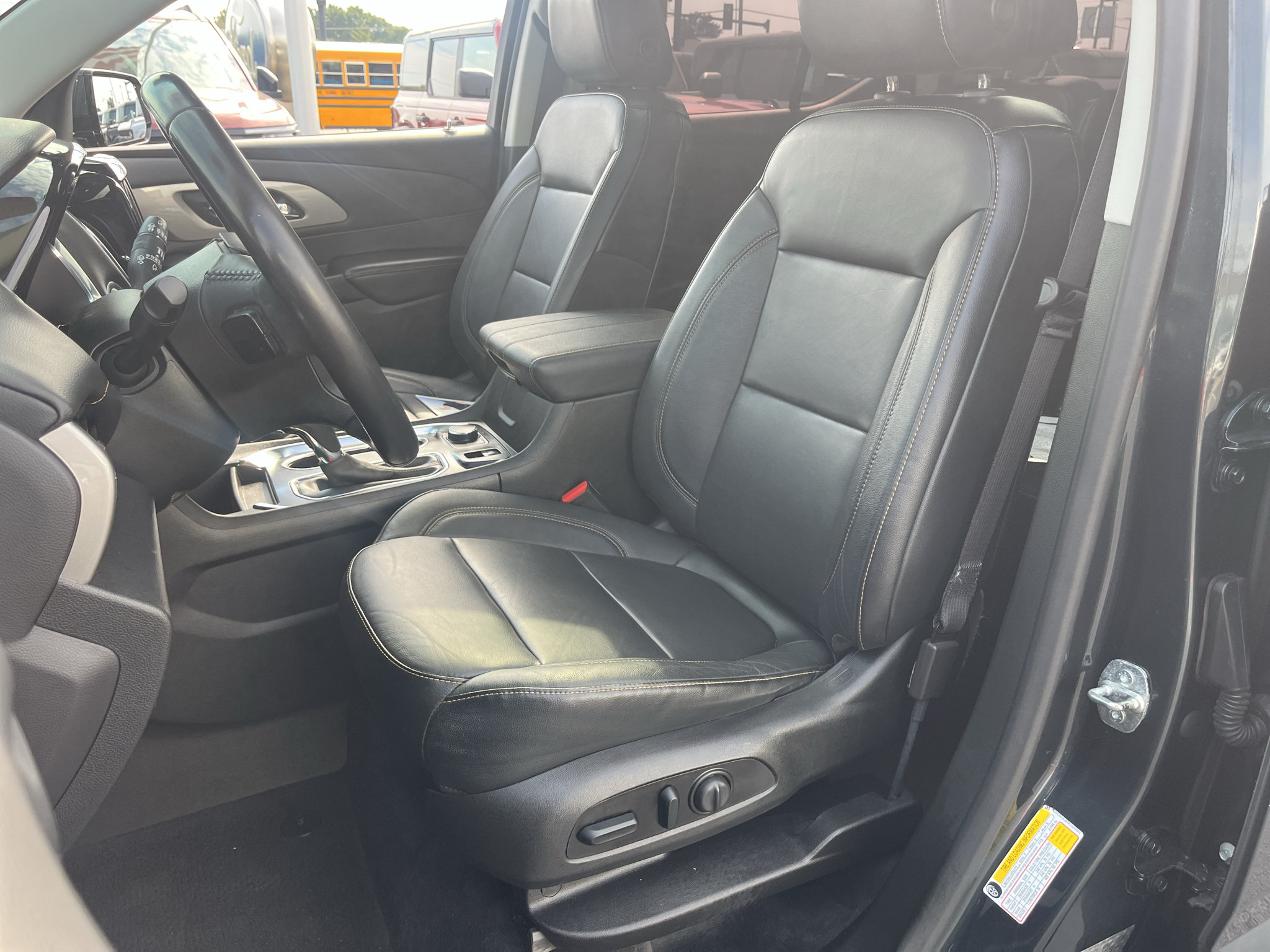 Used 2019 Chevrolet Traverse LT w/ LT Premium Package FWD image 18