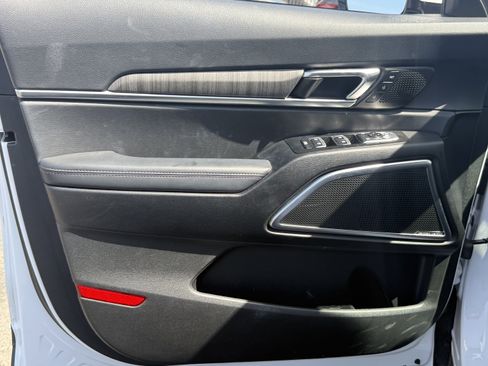 Certified 2024 Kia Telluride SX image 9