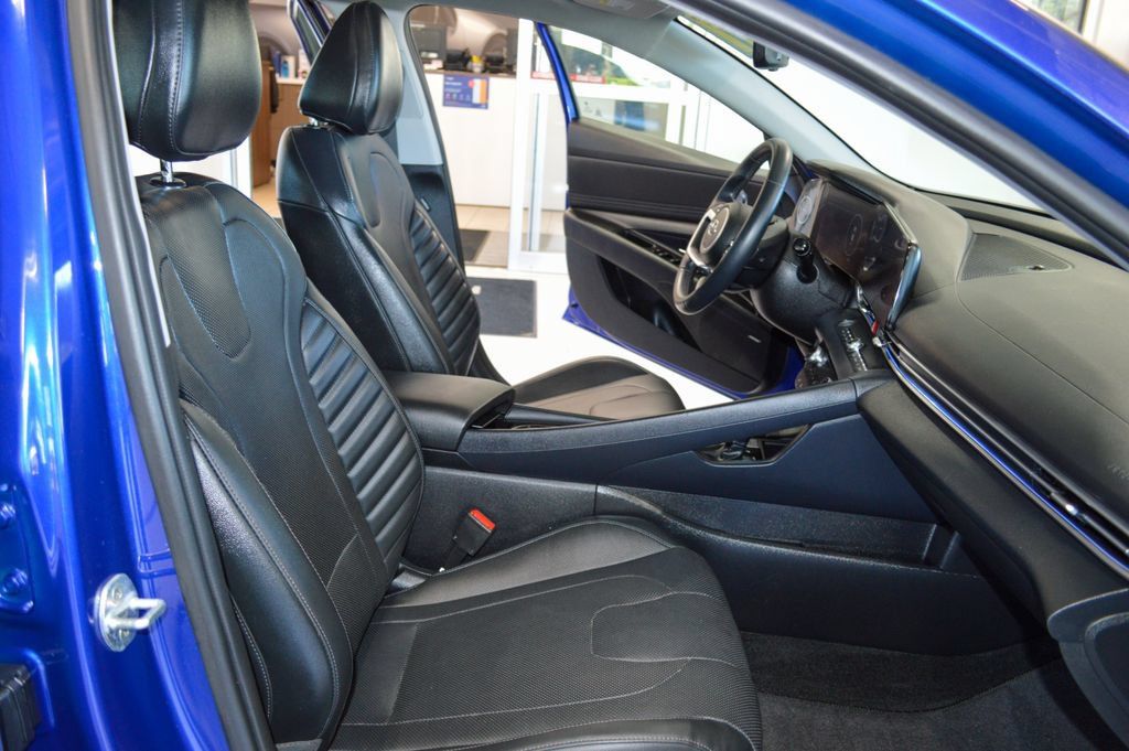 Used 2021 Hyundai Elantra Limited FWD image 8