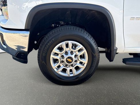 Used 2025 Chevrolet Silverado 2500 LT w/ Convenience Package image 11