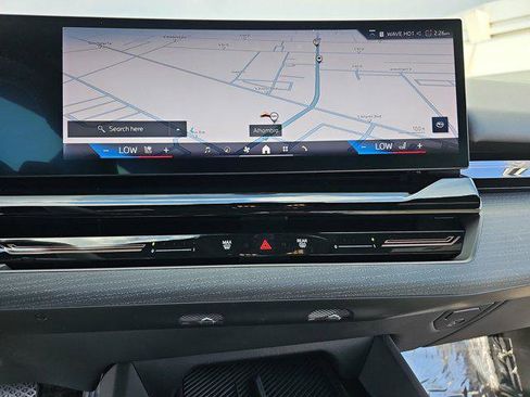 Used 2024 BMW 530i w/ Premium Package image 24