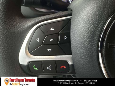 Used 2023 Jeep Renegade Latitude AWD/4WD image 19