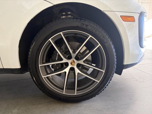 Certified 2026 Porsche Macan AWD/4WD image 19