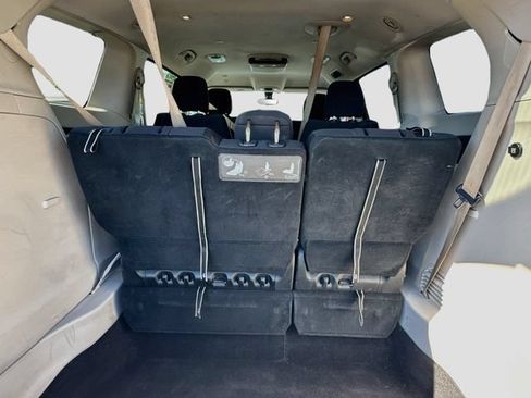 Used 2018 Chrysler Pacifica Touring Plus w/ Tire & Wheel Group FWD image 29