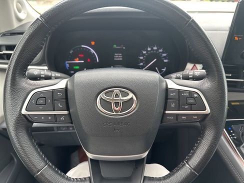 Used 2023 Toyota Sienna XLE w/ XLE Plus Package image 12