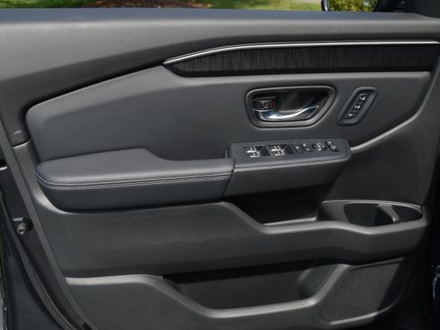 Used 2023 Honda Pilot Elite image 13