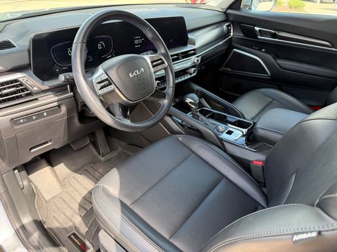 Used 2023 Kia Telluride LX FWD image 11
