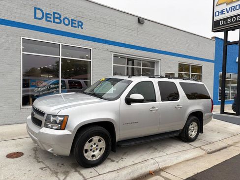 Used 2010 Chevrolet Suburban LT image 1