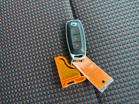 Used 2025 Nissan Kicks SR FWD image 33