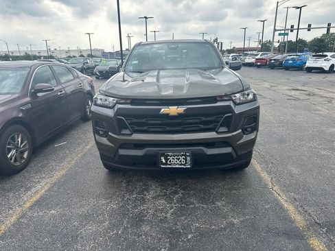 Used 2023 Chevrolet Colorado LT w/ LT Convenience Package II AWD/4WD image 3