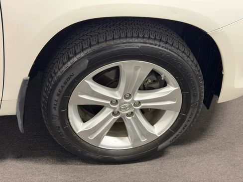 Used 2010 Toyota Highlander Limited image 39