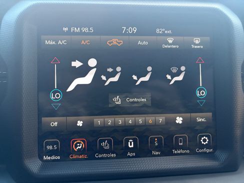 Used 2020 Jeep Gladiator Overland AWD/4WD image 23