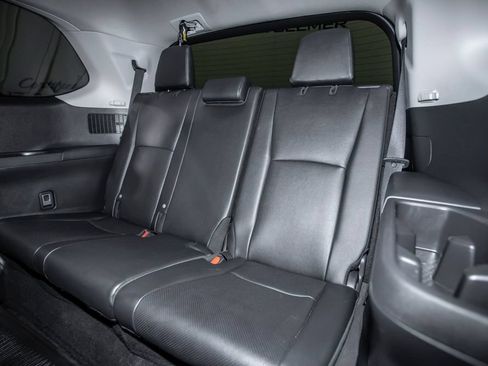 Used 2025 Toyota Grand Highlander FWD image 16
