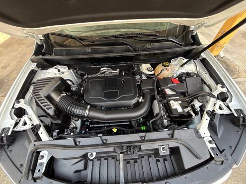 Used 2023 GMC Acadia SLE FWD image 50