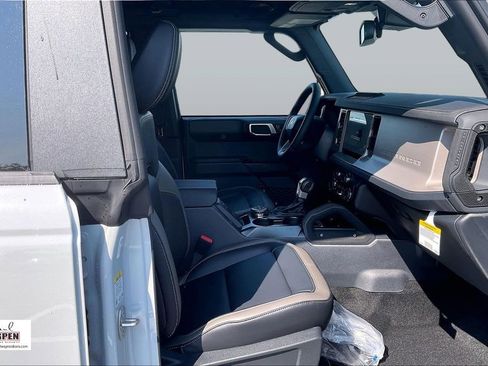 New 2026 Ford Bronco Outer Banks w/ Sasquatch Package AWD/4WD image 8
