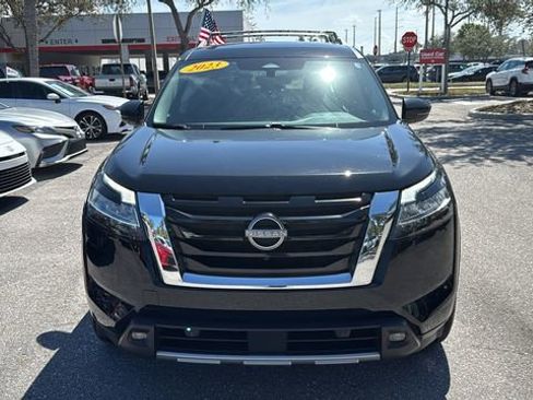 Used 2023 Nissan Pathfinder SL image 2