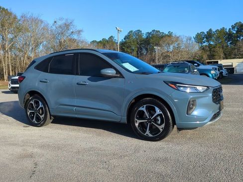 Used 2023 Ford Escape ST-Line Select w/ Tech Pack #2 image 2