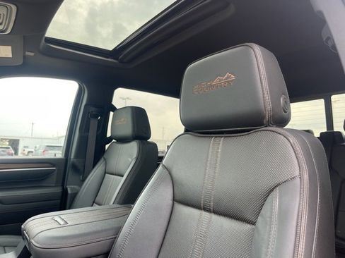 Used 2025 Chevrolet Silverado 2500 High Country w/ Technology Package image 21