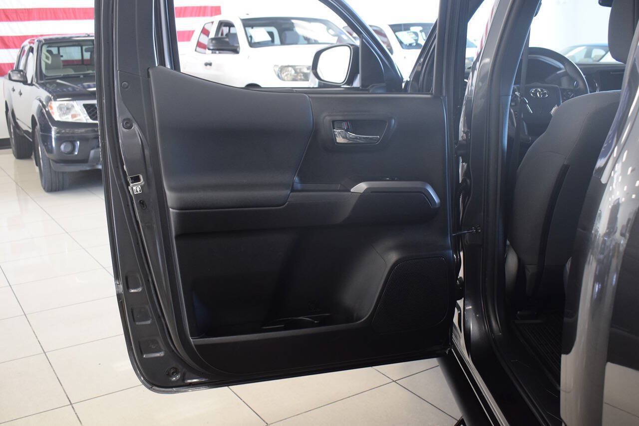 Used 2019 Toyota Tacoma TRD Sport w/ Technology Package AWD/4WD image 48