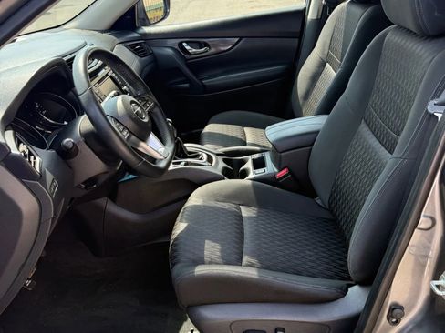 Used 2019 Nissan Rogue SV image 31